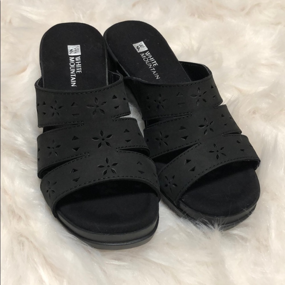 Black Leather open toe sandal clogs size 6.